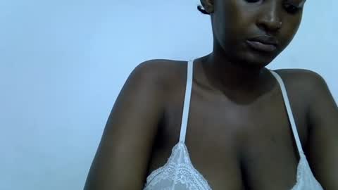 Snapshot of thick_eviey chatting on 09.27.25 love online show from 09.27.25