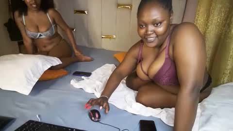 Snapshot of thick_n_flirty chatting on 04.15.26 thick_n_flirty online show from 04.15.26