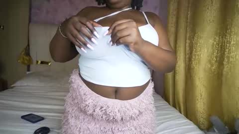 Snapshot of thick_n_flirty chatting on 04.22.26 thick_n_flirty online show from 04.22.26