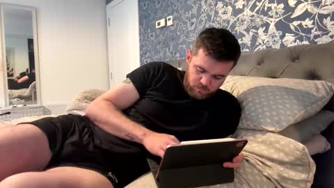 Snapshot of thickandmeaty9incher chatting on 09.10.25 thickandmeaty9incher online show from 09.10.25