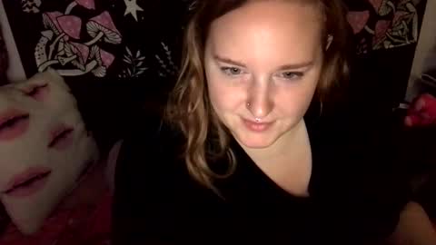 Snapshot of thickgingergoddess chatting on 10.13.25 Ariel online show from 10.13.25