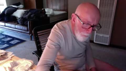 Snapshot of thickmorninwood chatting on 05.14.26 thickmorninwood online show from 05.14.26