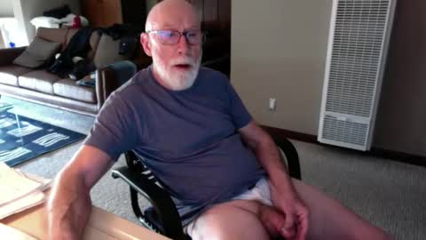 Snapshot of thickmorninwood chatting on 05.17.26 thickmorninwood online show from 05.17.26