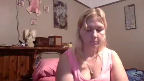 Snapshot of thickthighs_92 chatting on 09.11.25 Thickthighs92 online show from 09.11.25