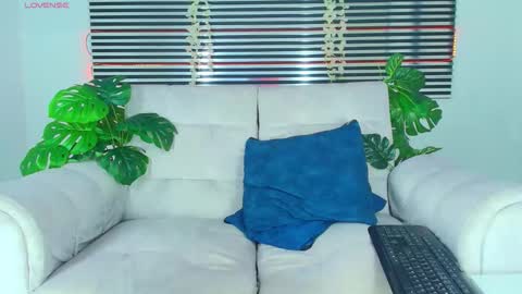 Snapshot of thiiagosaeenz chatting on 04.21.26 Thiago Saenzz online show from 04.21.26
