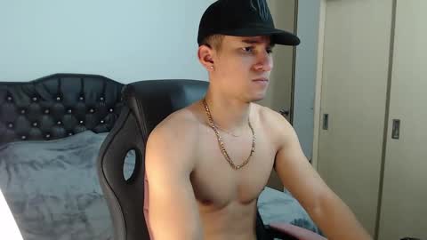 Snapshot of thin_tommy11 chatting on 01.31.25 thin_tommy11 online show from 01.31.25