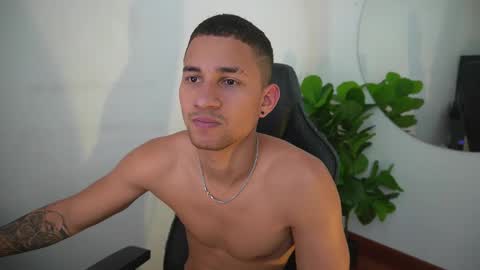 Snapshot of thin_tommy11 chatting on 12.20.25 thin_tommy11 online show from 12.20.25