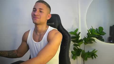 thin_tommy11 online show from 04.13.26