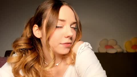 Snapshot of thisisamelia chatting on 02.02.25 Amelia shows on mondays fridays and sundays if anything changes im giving updates on my fansly online show from 02.02.25