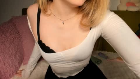 Snapshot of thisisamelia chatting on 02.03.25 Amelia shows on mondays fridays and sundays if anything changes im giving updates on my fansly online show from 02.03.25