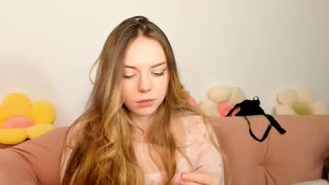 Snapshot of thisisamelia chatting on 03.07.25 Amelia shows on mondays fridays and sundays if anything changes im giving updates on my fansly online show from 03.07.25