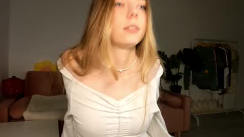 Snapshot of thisisamelia chatting on 03.09.25 Amelia shows on mondays fridays and sundays if anything changes im giving updates on my fansly online show from 03.09.25