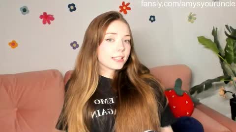 Amelia  shows on mondays fridays and sundays  if anything changes im giving updates on my fansly  online show from 04.10.26