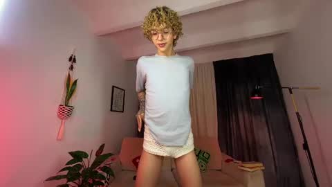 Snapshot of thisisdamiano chatting on 06.23.26 Damiano online show from 06.23.26