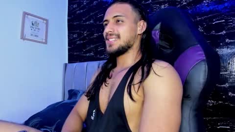 Snapshot of thomas__wayne chatting on 10.23.25 Thomas online show from 10.23.25