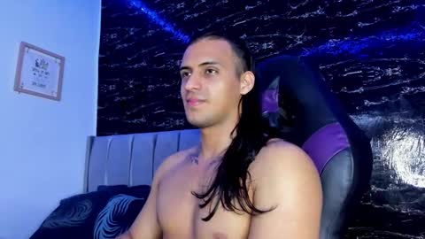 Snapshot of thomas__wayne chatting on 11.16.25 Thomas online show from 11.16.25