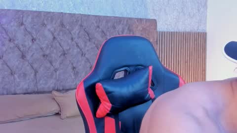 Snapshot of thomas_brandon chatting on 12.17.25 Thomas Brandon online show from 12.17.25