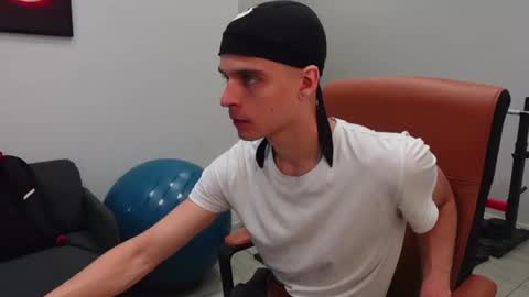 Snapshot of thomas_brons chatting on 06.28.26 THOMAS BRONS online show from 06.28.26