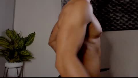 Thomas Eliott   independent model online show from 01.18.25