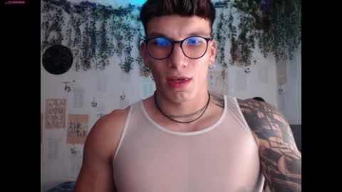 Snapshot of thomas_fuckboy chatting on 01.18.25 Thomas Grey online show from 01.18.25