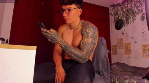 Snapshot of thomas_fuckboy chatting on 01.30.25 Thomas Grey online show from 01.30.25