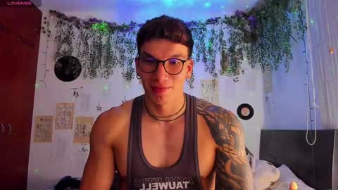 Snapshot of thomas_fuckboy chatting on 01.30.25 Thomas Grey online show from 01.30.25
