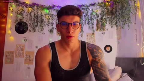 Snapshot of thomas_fuckboy chatting on 02.09.25 Thomas Grey online show from 02.09.25