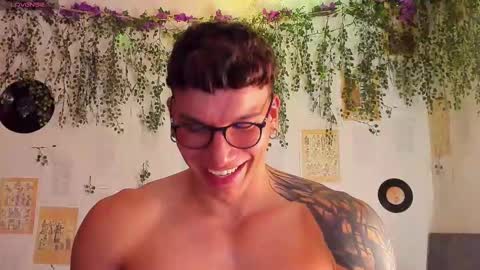 Snapshot of thomas_fuckboy chatting on 02.13.25 Thomas Grey online show from 02.13.25
