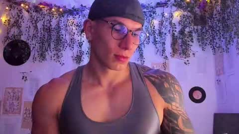 Snapshot of thomas_fuckboy chatting on 02.19.25 Thomas Grey online show from 02.19.25