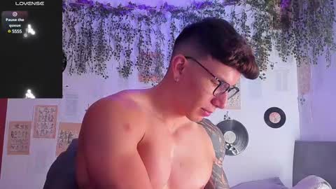Snapshot of thomas_fuckboy chatting on 03.03.25 Thomas Grey online show from 03.03.25