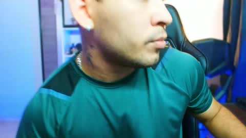 Snapshot of thomascollins__ chatting on 11.12.25 Thomas online show from 11.12.25