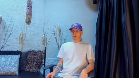 ThomasJones   online show from 02.19.25