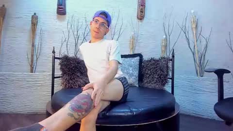 ThomasJones   online show from 02.19.25