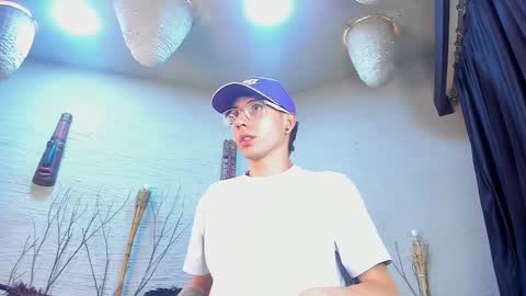 ThomasJones   online show from 02.19.25