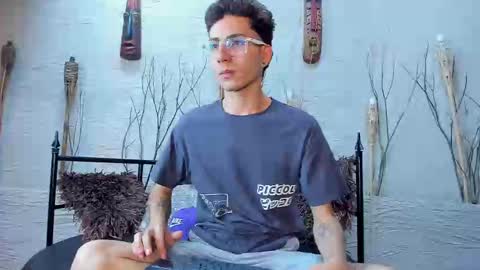 ThomasJones   online show from 02.20.25