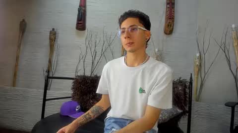 ThomasJones   online show from 02.21.25