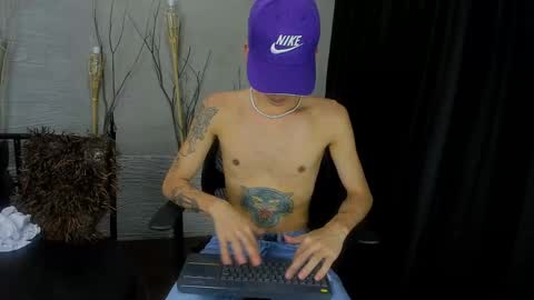 ThomasJones   online show from 02.21.25