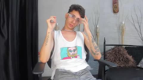 ThomasJones   online show from 02.22.25