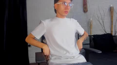 ThomasJones   online show from 02.23.25