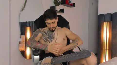 Snapshot of thomasmarzo1 chatting on 10.07.25 sweetfit boy online show from 10.07.25