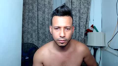 Snapshot of thommerxxx chatting on 01.09.26 Thom online show from 01.09.26