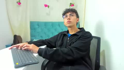 Snapshot of thommy_comp chatting on 03.04.25 thommy comp online show from 03.04.25