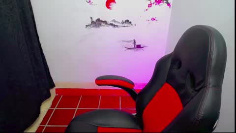 Snapshot of thommy_cute chatting on 11.10.25 Thomas online show from 11.10.25