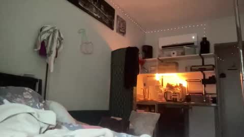 Snapshot of throatyygoat chatting on 11.14.25 throatyygoat online show from 11.14.25