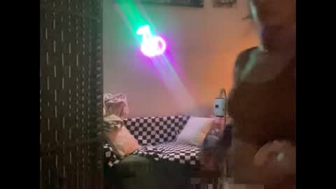 Snapshot of throatyygoat chatting on 11.30.25 throatyygoat online show from 11.30.25