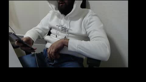 Snapshot of thug__ chatting on 12.01.24 HugeJuicy online show from 12.01.24