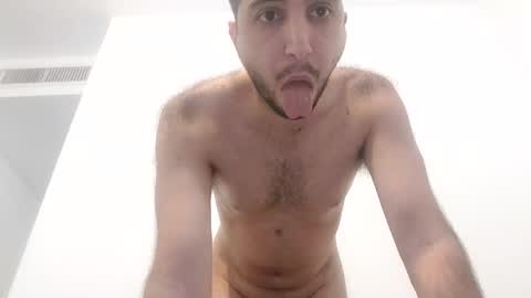 Snapshot of thuhunter chatting on 05.12.26 SlaveBoy26 online show from 05.12.26