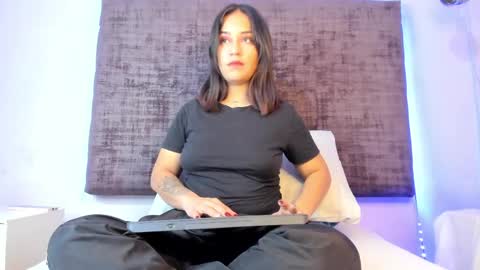 Snapshot of thyra_coral chatting on 04.08.26 thyra coral online show from 04.08.26