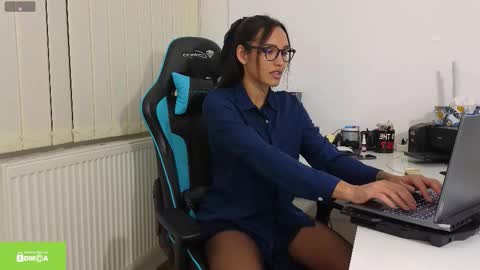 tia_j online show from 11.12.25