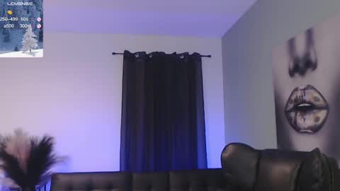 Snapshot of tiabellaxxx chatting on 01.12.25 Tia Bella online show from 01.12.25